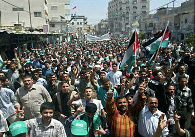 مئات الفلسطينيين -ارشيفية